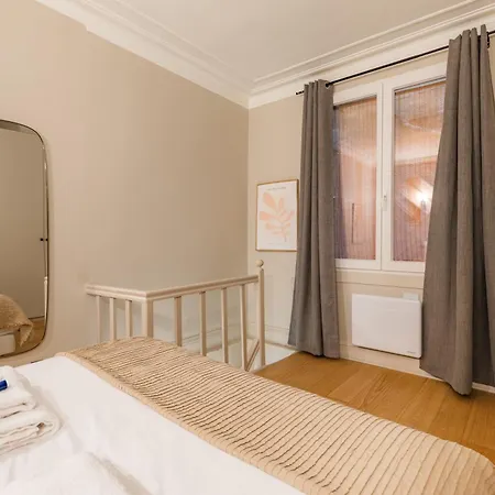 Cosy 2 Pieces Optimise Au Coeur De Chatelet Daire Paris